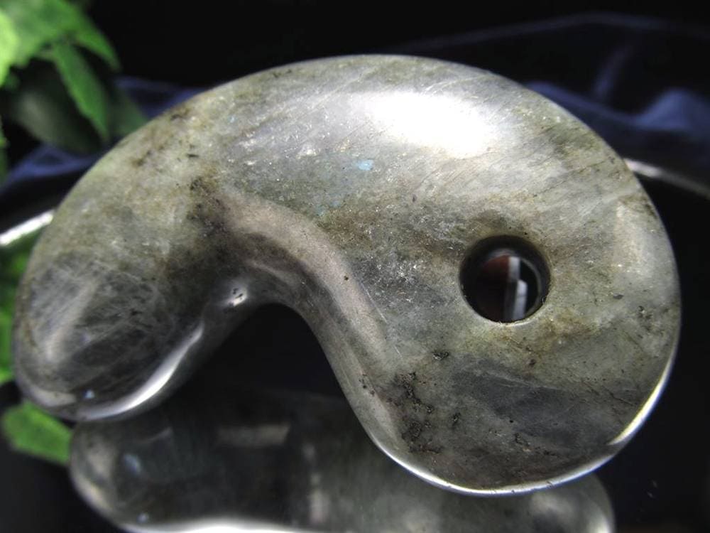 ラブラドライト 曹灰長石 勾玉 三種の神器