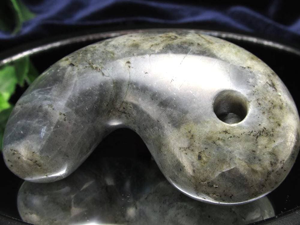 ラブラドライト 曹灰長石 勾玉 三種の神器