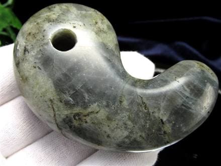 ラブラドライト 曹灰長石 勾玉 三種の神器