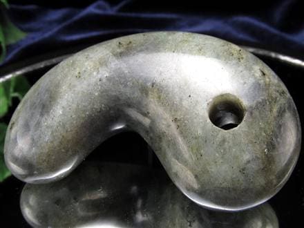 ラブラドライト 曹灰長石 勾玉 三種の神器