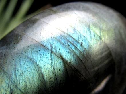 ラブラドライト 曹灰長石 勾玉 三種の神器