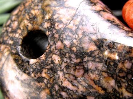 デンドリティック・ロードナイト 薔薇輝石 勾玉 天然石