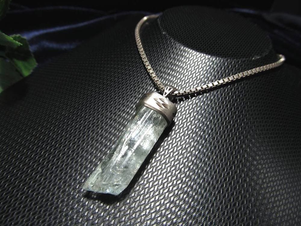 アクアマリン ペンダントトップ Silver925 結晶原石 3月の誕生石