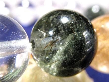 マニハール クォーツ ブレスレット ビーズ石 ヒマラヤ山脈 水晶 ゴールドルチル ガーデン水晶 クローライト
