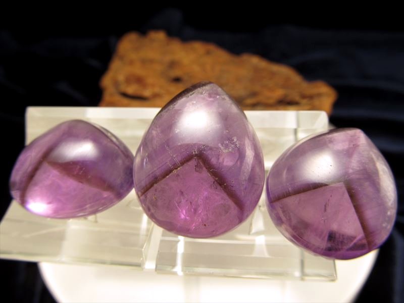 ☆激レア！山入りアメジスト☆つるんとドロップ型☆癒しと安らぎの石
