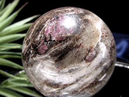 スピネルイングラナイト 尖晶石入り花崗岩 丸玉 置物 インド産