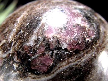 スピネルイングラナイト 尖晶石入り花崗岩 丸玉 置物 インド産