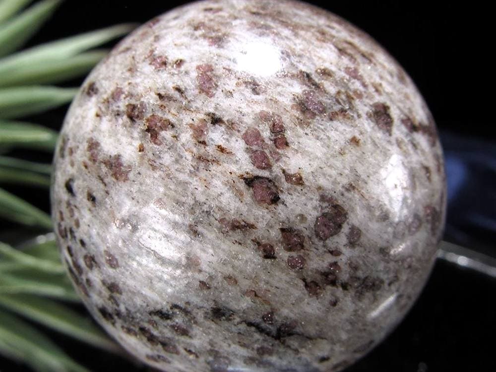 スピネルイングラナイト 尖晶石入り花崗岩 丸玉 置物 インド産