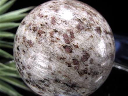 スピネルイングラナイト 尖晶石入り花崗岩 丸玉 置物 インド産