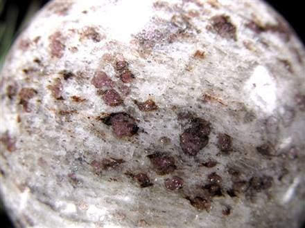 スピネルイングラナイト 尖晶石入り花崗岩 丸玉 置物 インド産