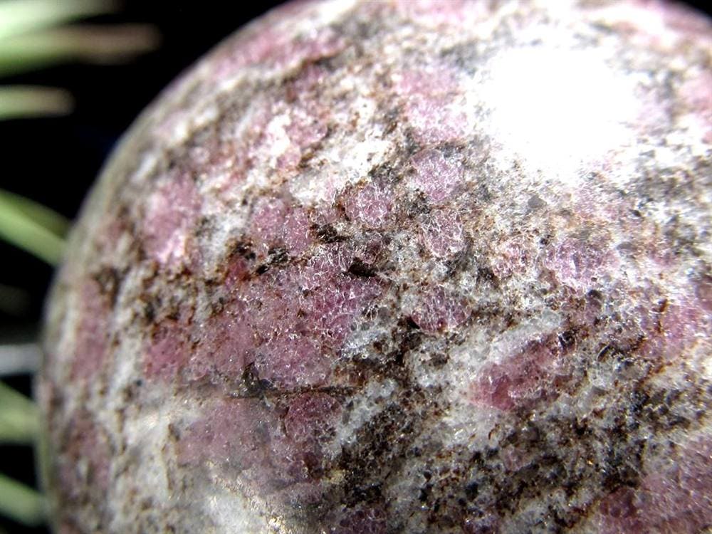 スピネルイングラナイト 尖晶石入り花崗岩 丸玉 置物 インド産