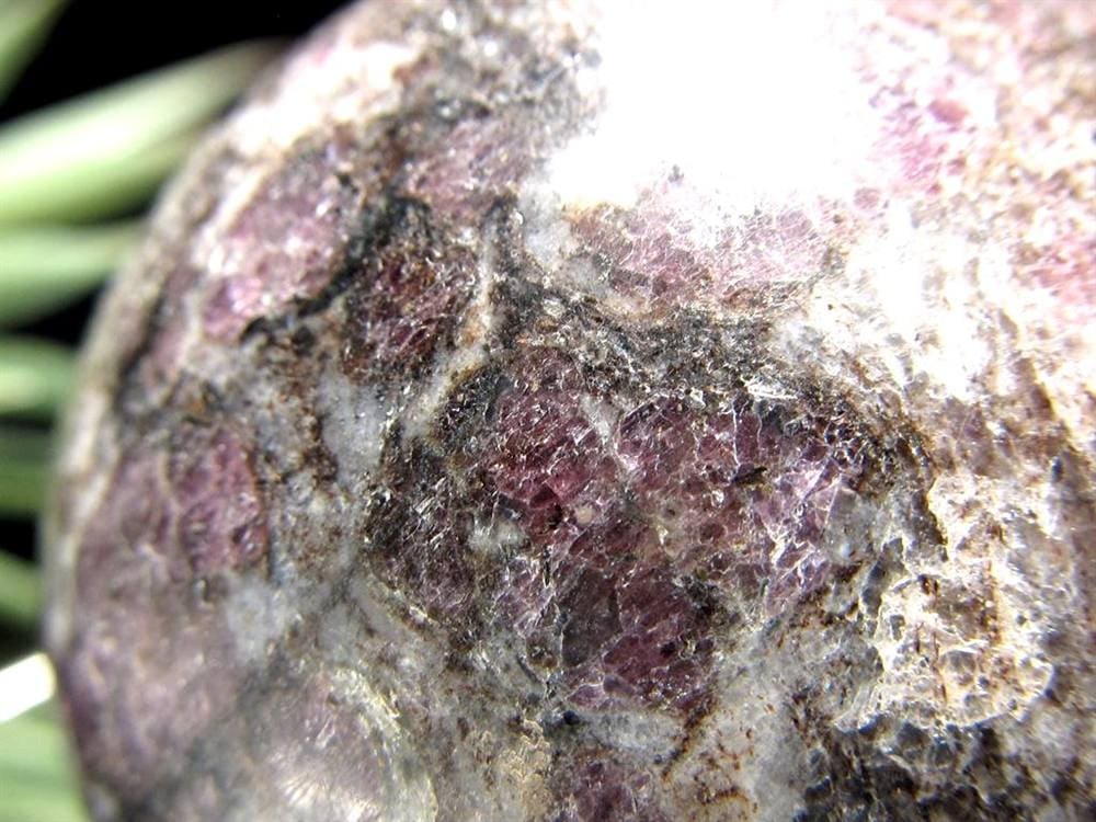 スピネルイングラナイト 尖晶石入り花崗岩 丸玉 置物 インド産