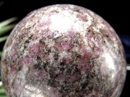 スピネルイングラナイト 尖晶石入り花崗岩 丸玉 置物 インド産