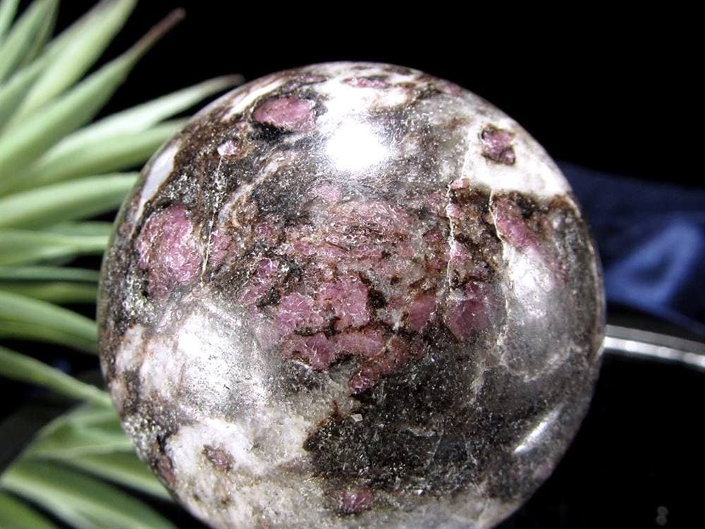 スピネルイングラナイト 尖晶石入り花崗岩 丸玉 置物 インド産