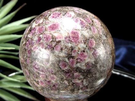 スピネルイングラナイト 尖晶石入り花崗岩 丸玉 置物 インド産