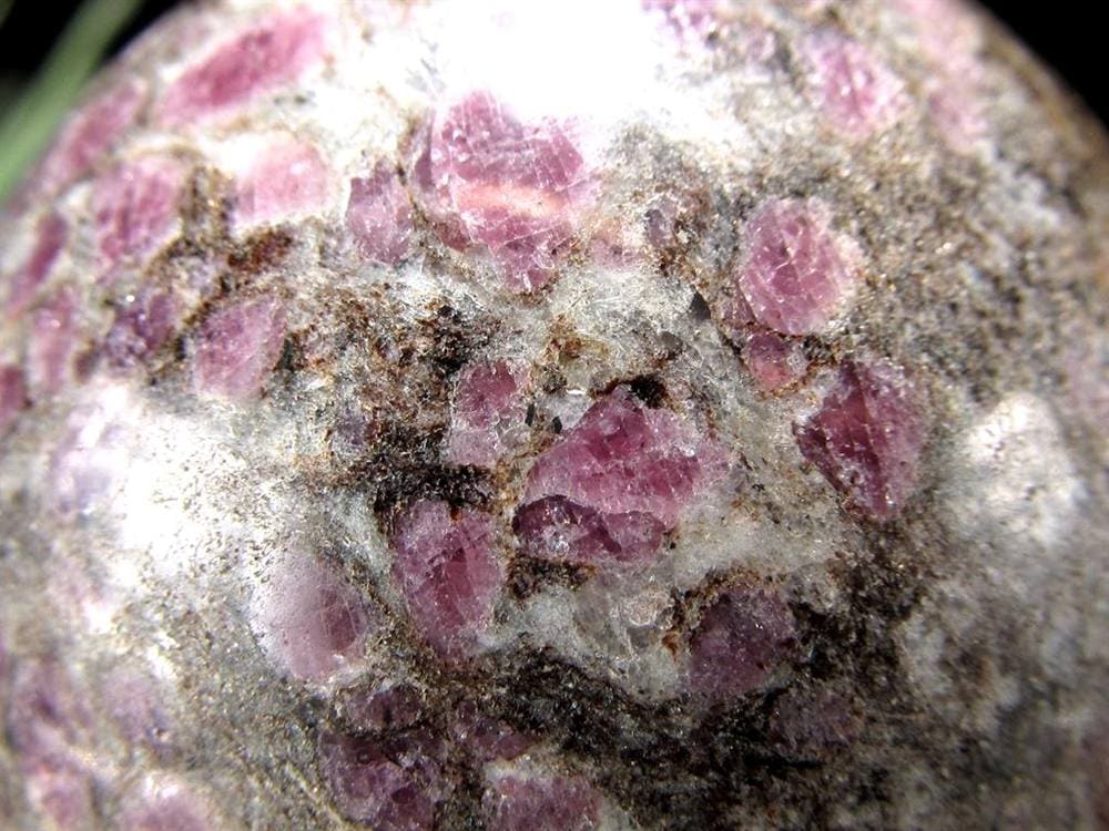 スピネルイングラナイト 尖晶石入り花崗岩 丸玉 置物 インド産