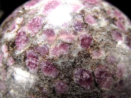 スピネルイングラナイト 尖晶石入り花崗岩 丸玉 置物 インド産