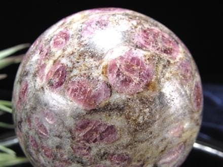 スピネルイングラナイト 尖晶石入り花崗岩 丸玉 置物 インド産