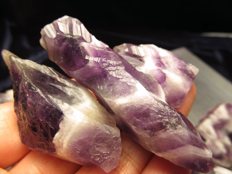 ◇希少！ドッグトゥース紫水晶◇人気の大粒原石◇1キロ1200円