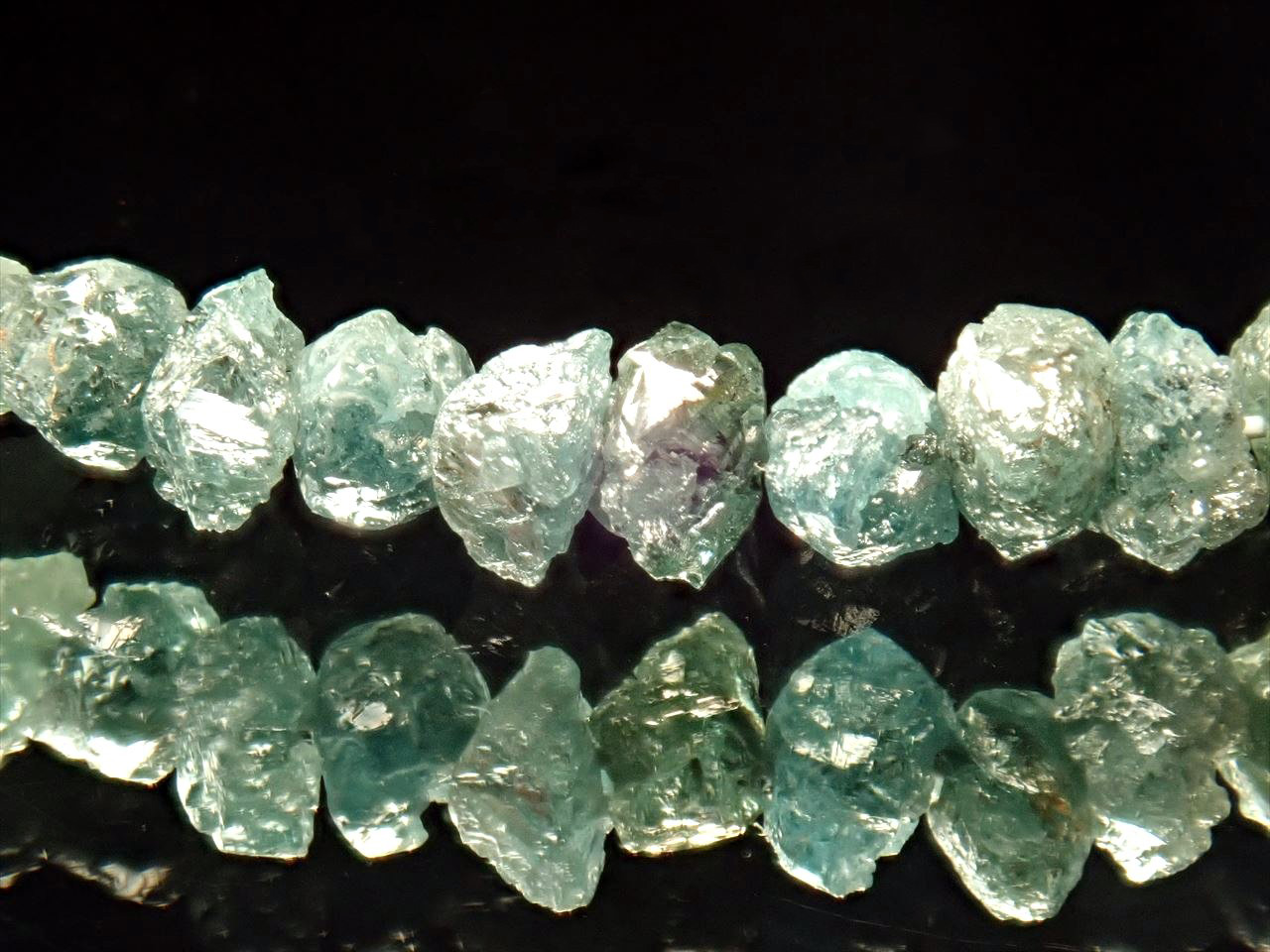 特別入荷！お値打ち価格 大人気のカラーダイアモンド 永遠の絆の象徴 天然ブルーダイアモンド 結晶原石ワイヤーブレスレット SILVER925