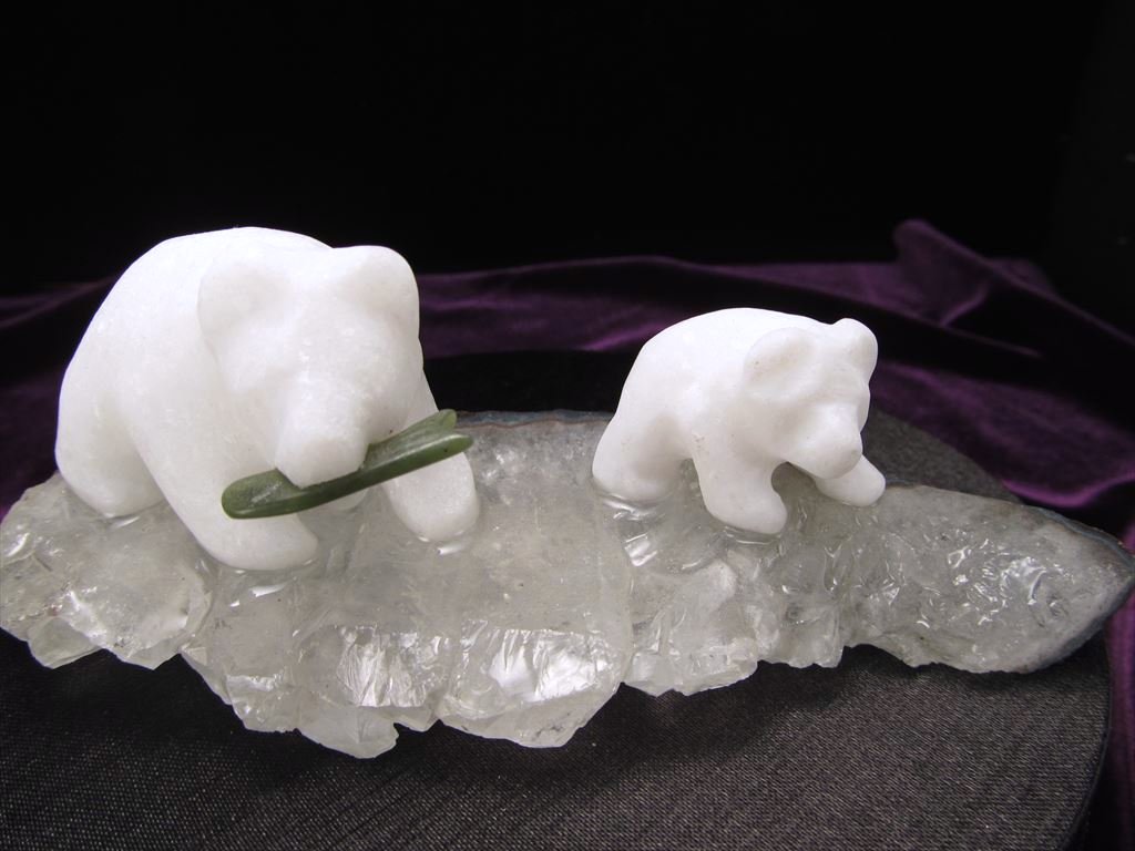 ◇まるで雪の結晶！◇キラキラ輝く！氷上の白くま置物◇スライス