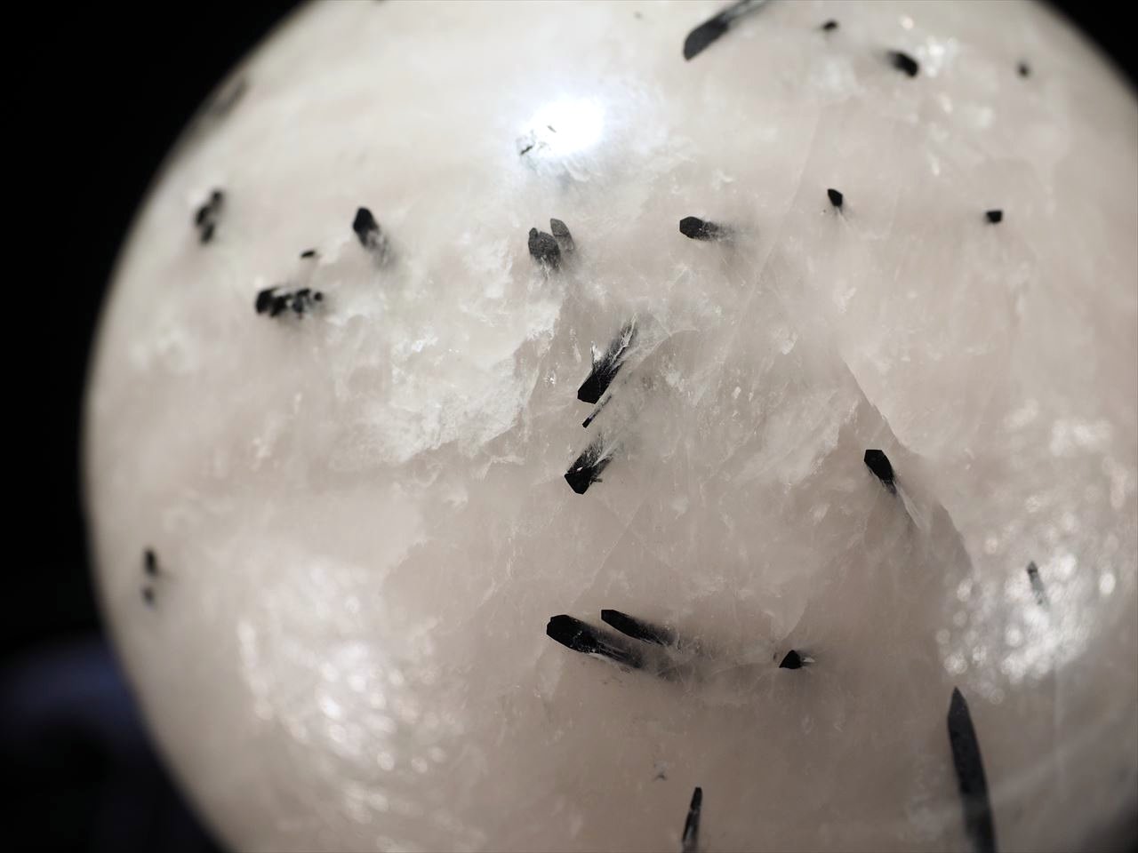 ブラックトルマリンインクォーツ丸玉