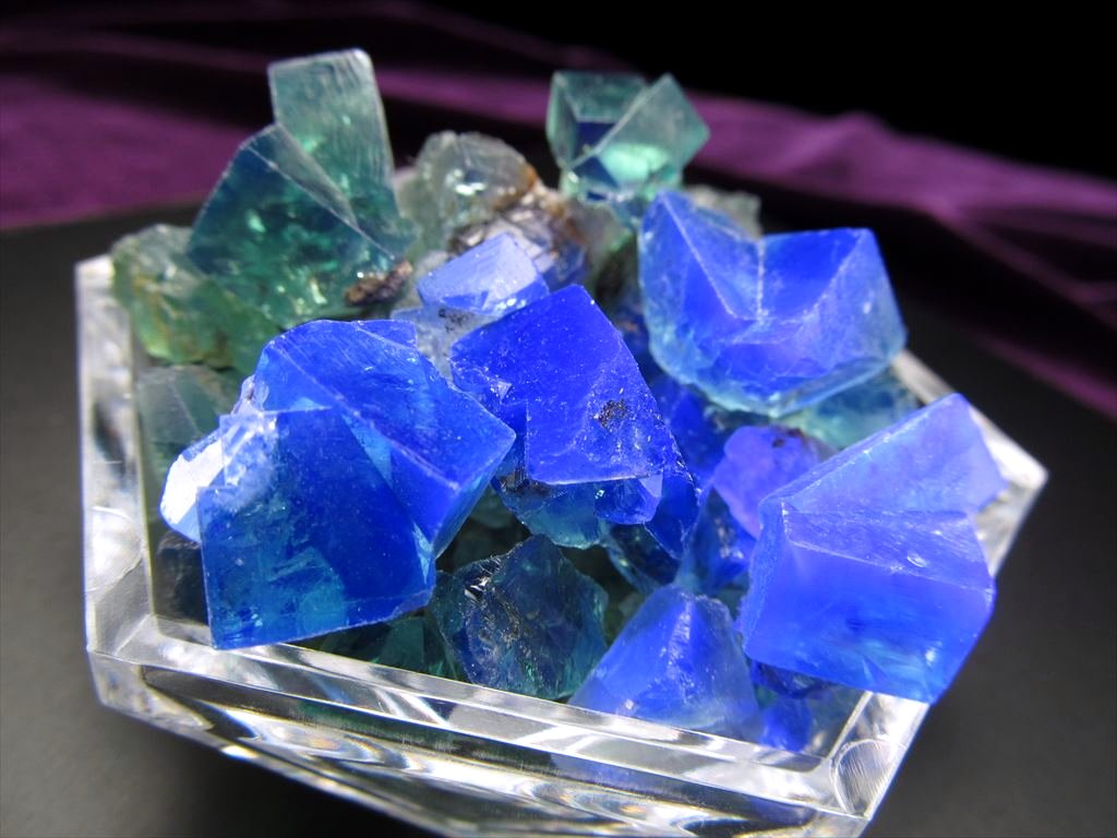 ☆待望の入荷!!☆魅惑の逸品☆神秘的美しさの結晶☆透明感抜群！強蛍光蛍石☆蛍光フローライト結晶原石詰め合わせ☆約100ｇ入り☆【イングランド・ダイアナマリア（Diana  Maria）鉱山産】