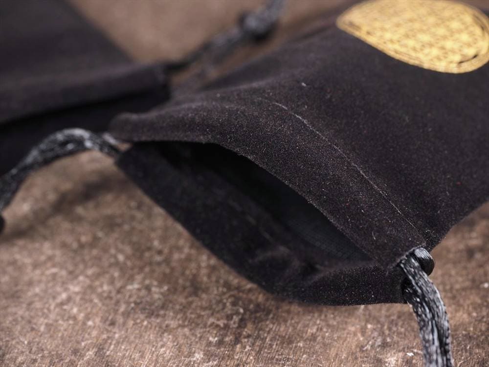 デザインブラックポーチ