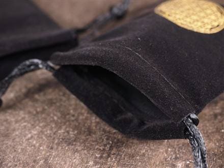 デザインブラックポーチ