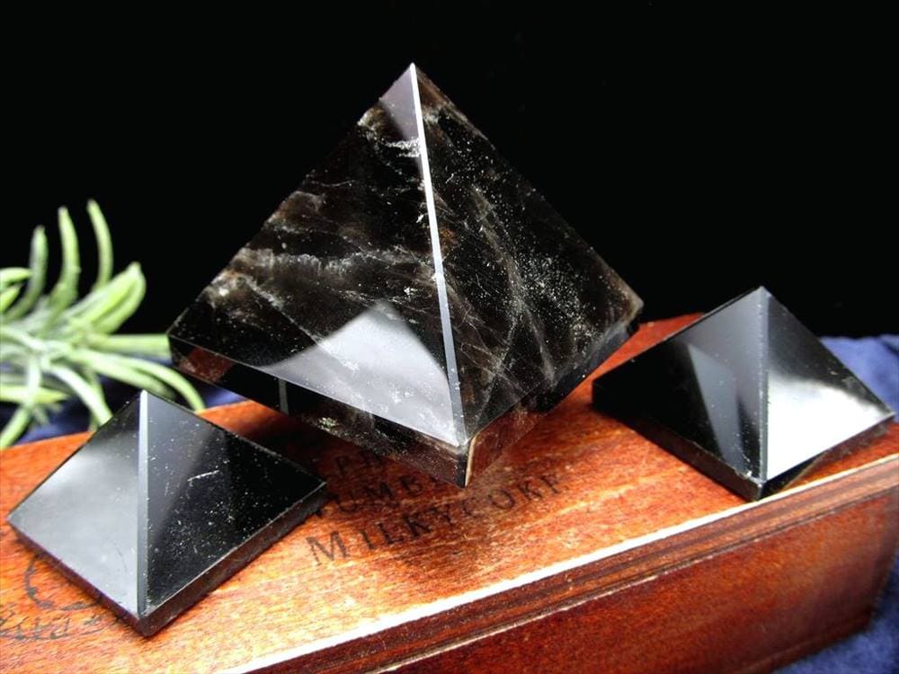 モリオン 黒水晶 魔除け 邪気払い ピラミッド 置物