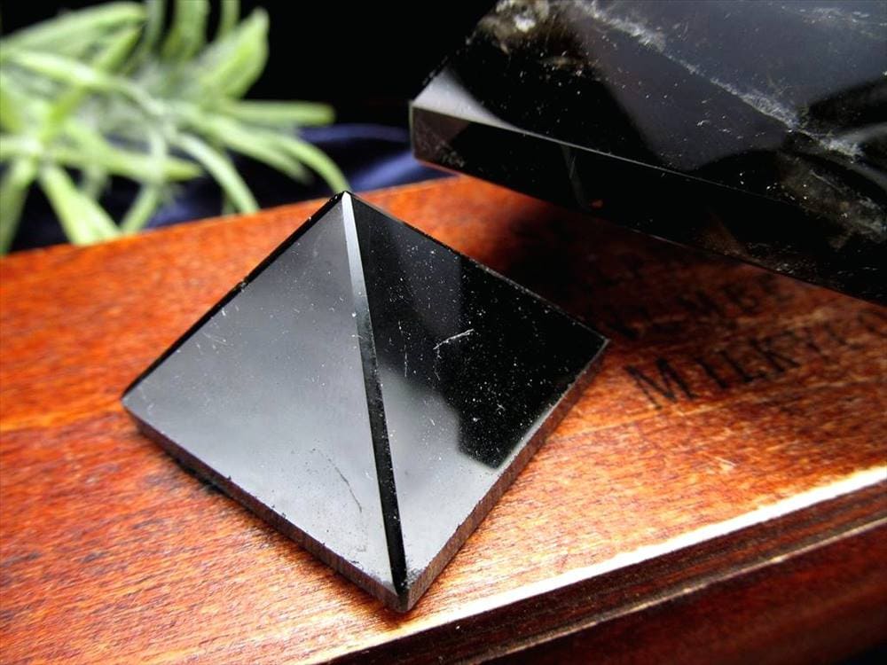モリオン 黒水晶 魔除け 邪気払い ピラミッド 置物