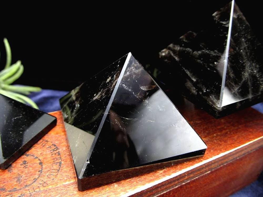 モリオン 黒水晶 魔除け 邪気払い ピラミッド 置物