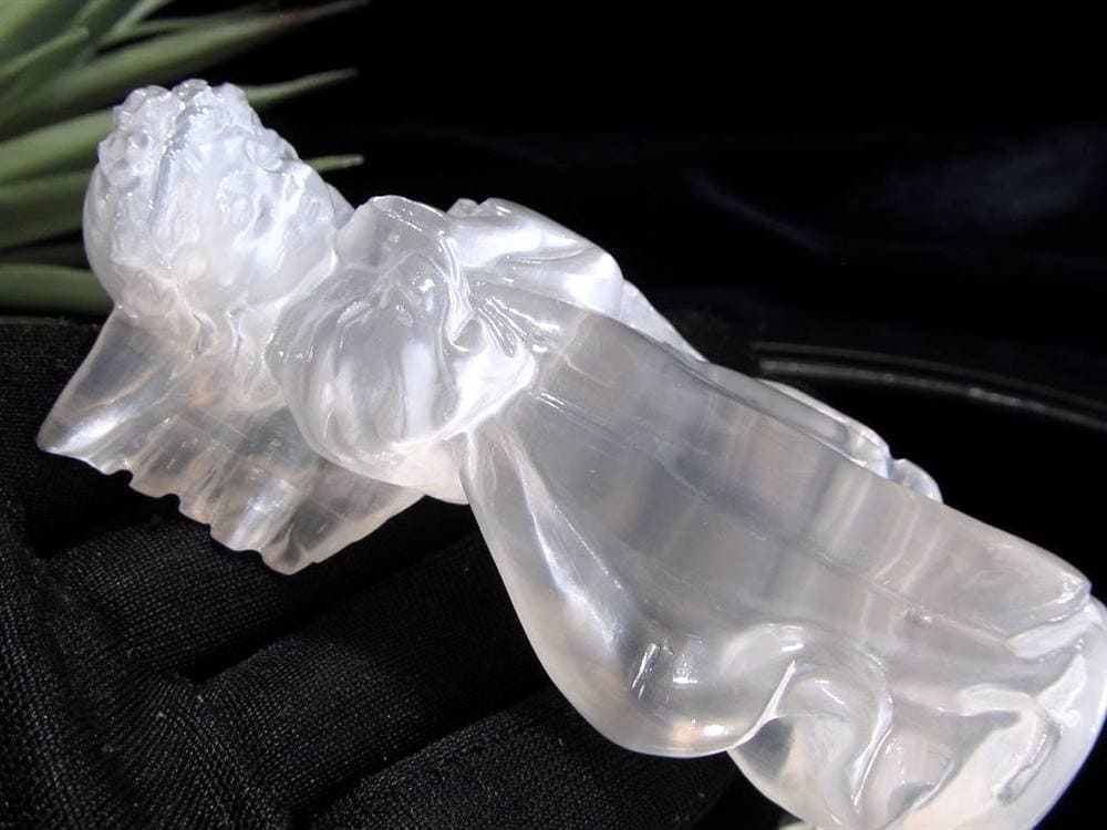 セレナイト 彫刻置物 透石膏 聖母マリアのガラス キャッツアイ効果