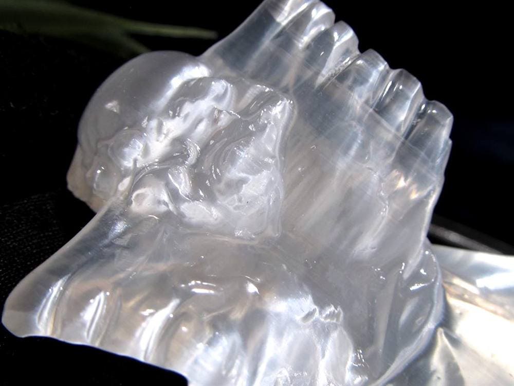 セレナイト 彫刻置物 透石膏 聖母マリアのガラス キャッツアイ効果