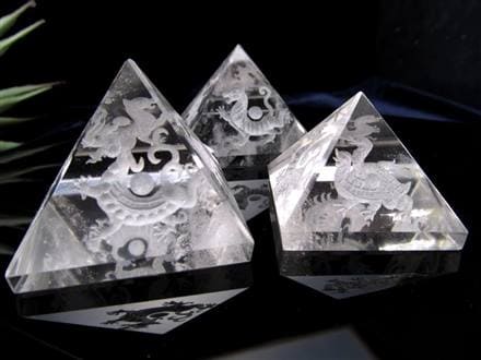 ◇最強守護石！四神彫り◇良質透明！天然水晶◇大人気スピリチュアル