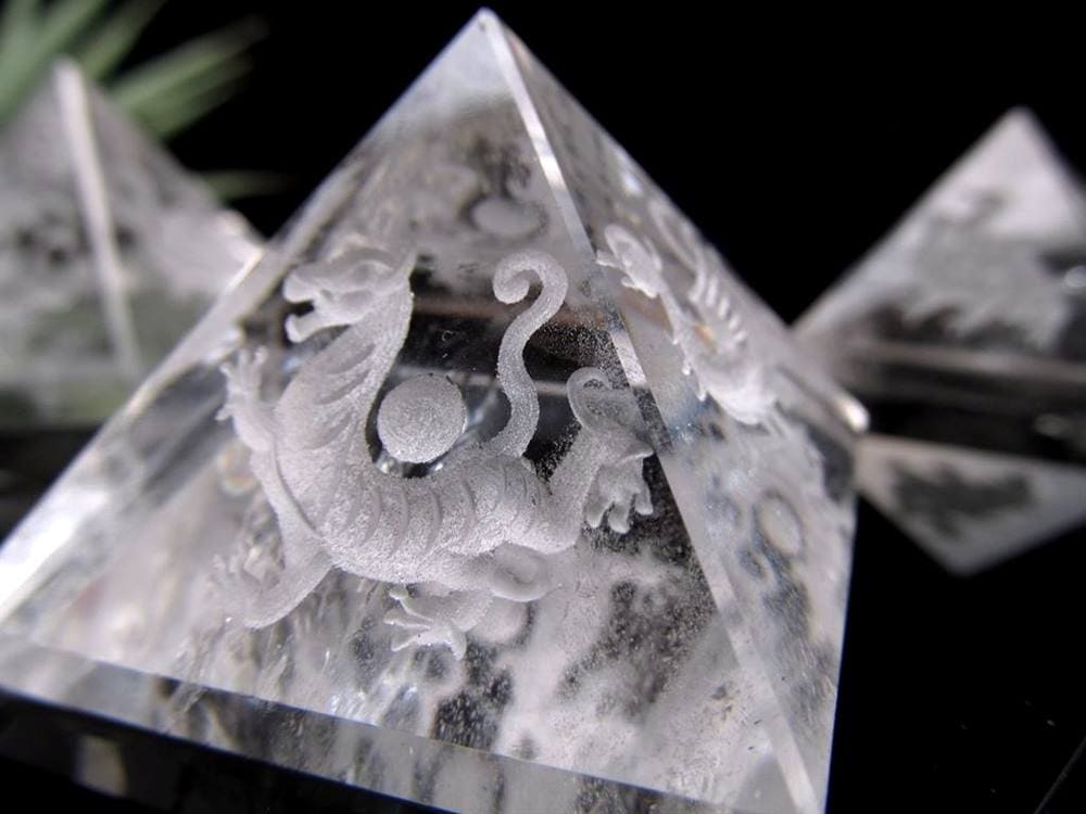 水晶 クリスタル 置物 インテリア ピラミッド