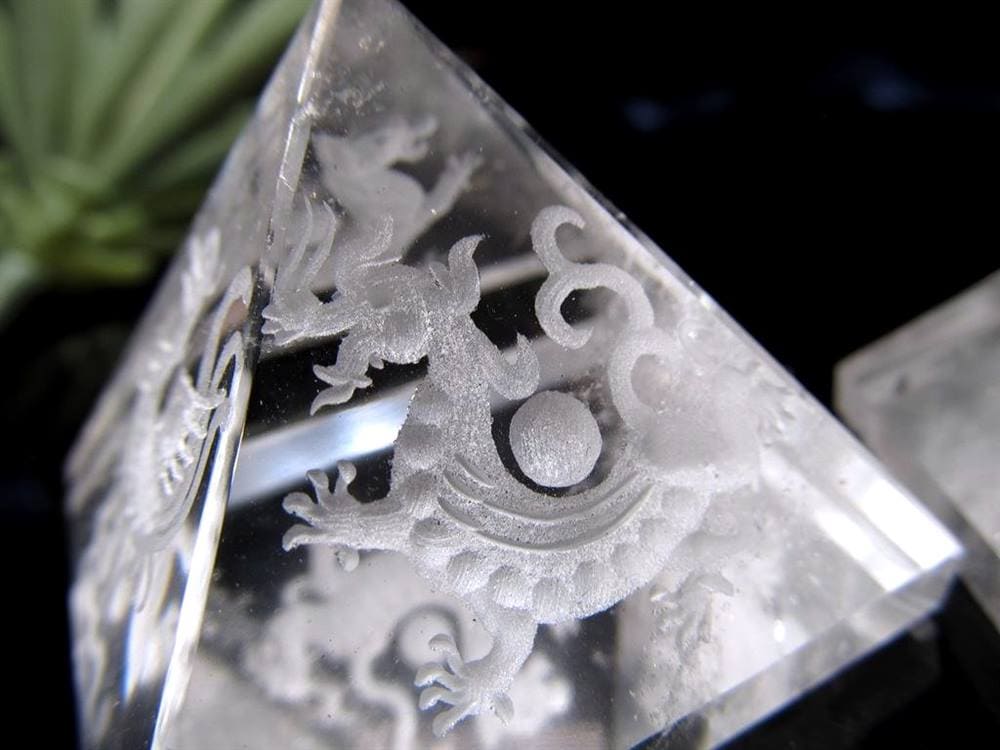 水晶 クリスタル 置物 インテリア ピラミッド
