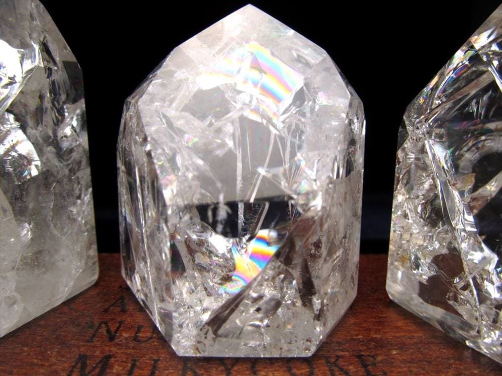 氷の様な透明度と質感 美しい水晶の産出地「ディアマンティーナ」産 クラック虹水晶 キラキラ・レインボー入り♪ レインボークラック水晶ポイント