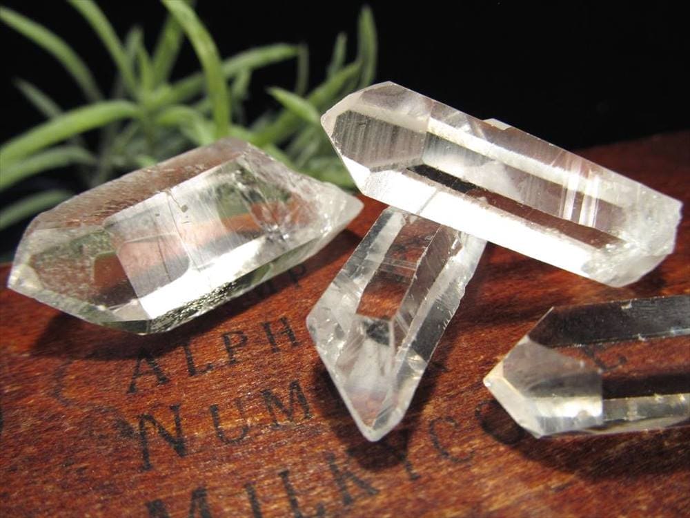 水晶 ポイント クォーツ 原石 トマスゴンサガ産