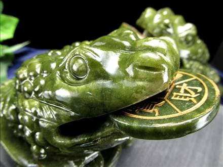 サーペンティン 蛇紋石 三本脚のカエル 彫刻置物 開運