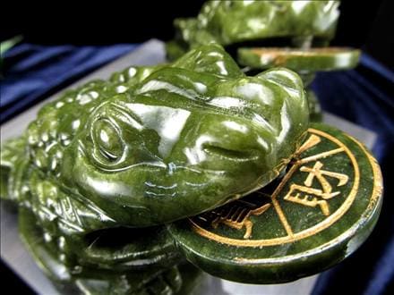 サーペンティン 蛇紋石 三本脚のカエル 彫刻置物 開運