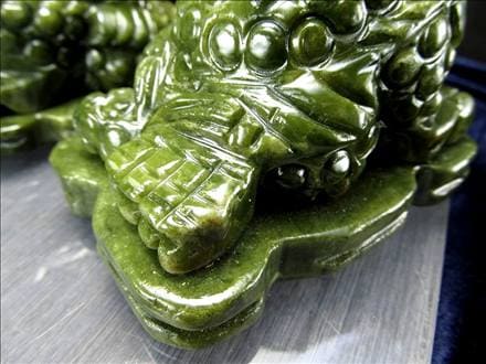 サーペンティン 蛇紋石 三本脚のカエル 彫刻置物 開運