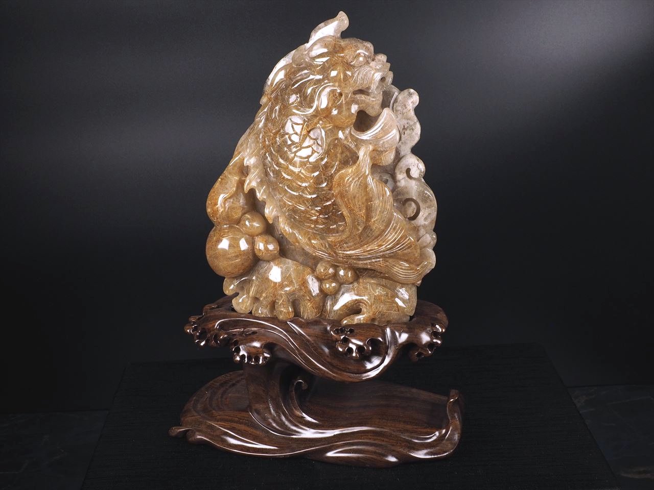 超超希少翡翠(オレンジジェイド)の彫刻の鯉の置物1点物