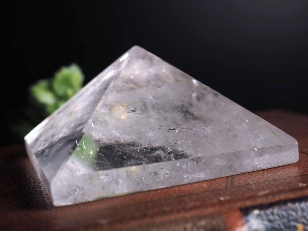 水晶ピラミッド