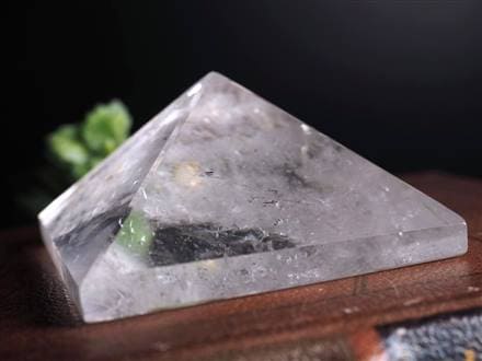 水晶ピラミッド