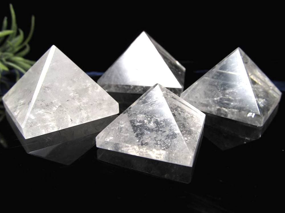 水晶 クリスタル ピラミッド 4月の誕生石 天然石