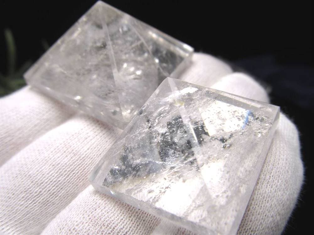 水晶 クリスタル ピラミッド 4月の誕生石 天然石