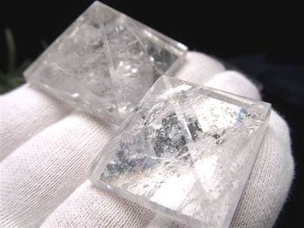 水晶 クリスタル ピラミッド 4月の誕生石 天然石