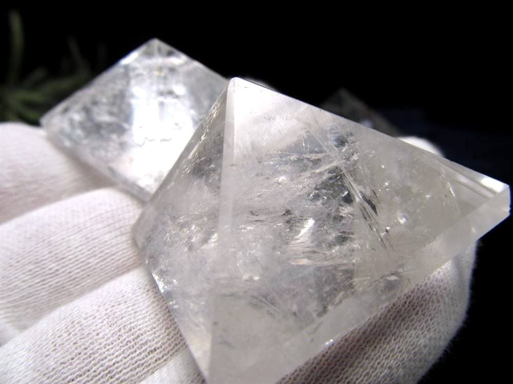 水晶 クリスタル ピラミッド 4月の誕生石 天然石