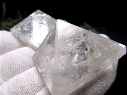 水晶 クリスタル ピラミッド 4月の誕生石 天然石
